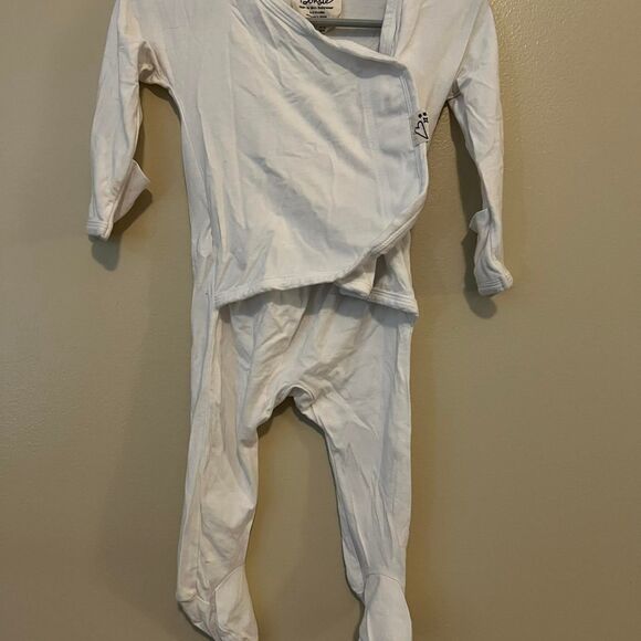 Bonsie Baby skin to skin sleeper in white. 3-6m - Picture 1 of 5